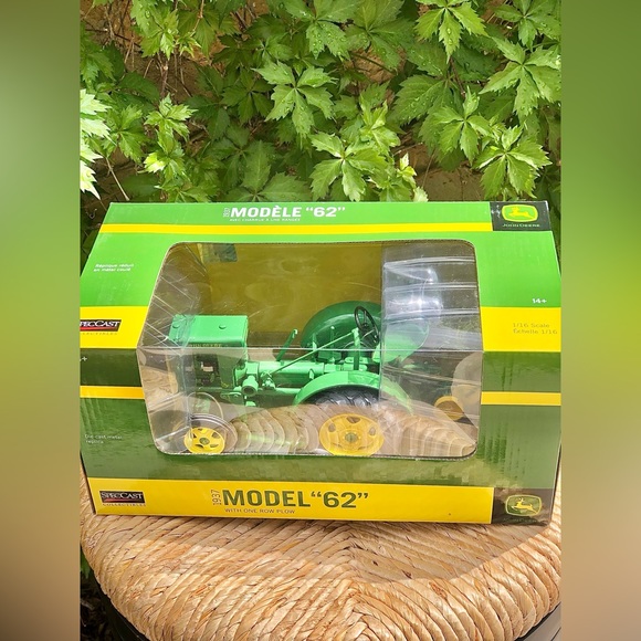 John Deere 1937 Model 62 with One Row Plow SpecCast Model - Picture 2 of 11